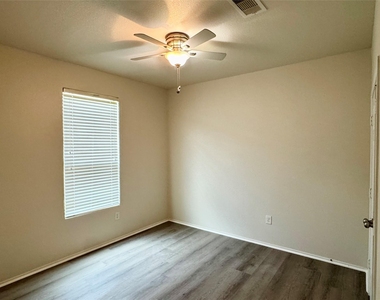 1331 S Maple Drive - Photo Thumbnail 17