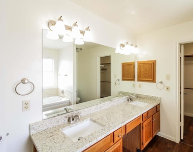 4409 Spoonbill Drive - Photo Thumbnail 10