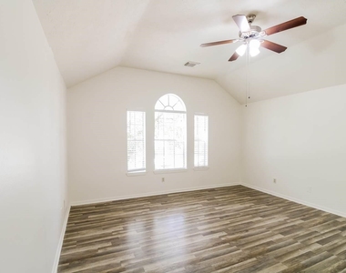 4409 Spoonbill Drive - Photo Thumbnail 4