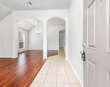 927 Hannah Falls Lane - Photo Thumbnail 4