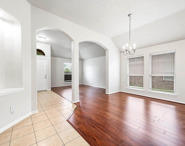 927 Hannah Falls Lane - Photo Thumbnail 5