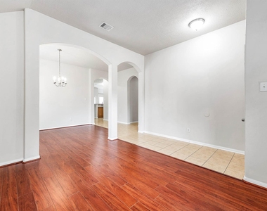 927 Hannah Falls Lane - Photo Thumbnail 8