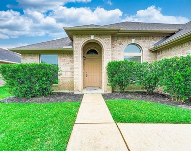 927 Hannah Falls Lane - Photo Thumbnail 3