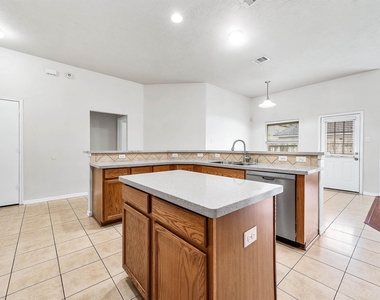 927 Hannah Falls Lane - Photo Thumbnail 12