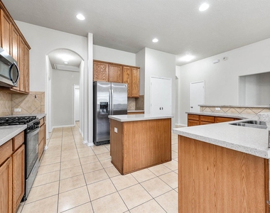 927 Hannah Falls Lane - Photo Thumbnail 14