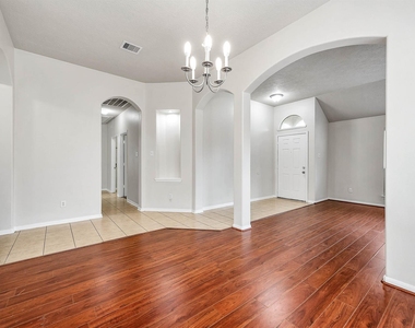 927 Hannah Falls Lane - Photo Thumbnail 7