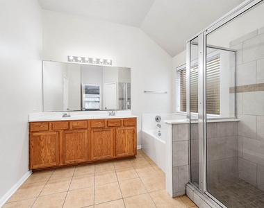 927 Hannah Falls Lane - Photo Thumbnail 25