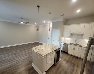 2111 Austin Street - Photo Thumbnail 11