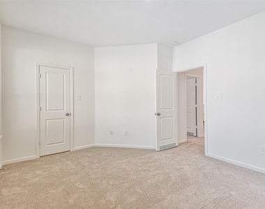 678 Royal Arch - Photo Thumbnail 29
