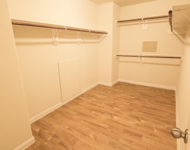 734 N Ella Creek Drive - Photo Thumbnail 8