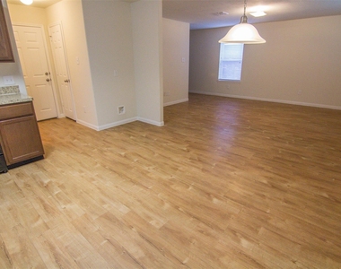 734 N Ella Creek Drive - Photo Thumbnail 3