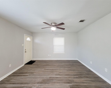 5242 Keystone Street - Photo Thumbnail 2