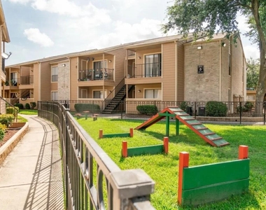 515 S Bender Avenue - Photo Thumbnail 1