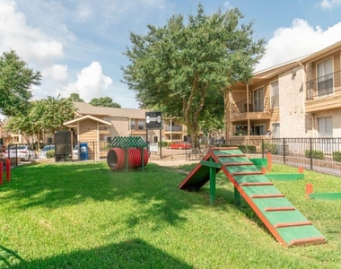 515 S Bender Avenue - Photo Thumbnail 3