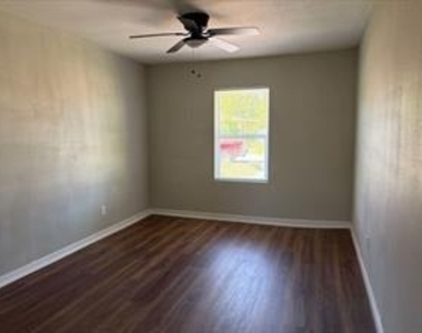 5782 Belcrest Street - Photo Thumbnail 4