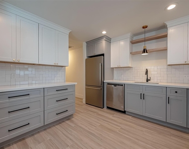 915 Adele Street - Photo Thumbnail 8