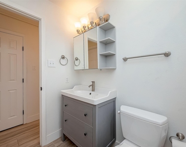915 Adele Street - Photo Thumbnail 14