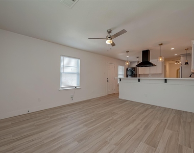 915 Adele Street - Photo Thumbnail 6