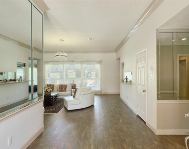 121 April Waters Drive N - Photo Thumbnail 9
