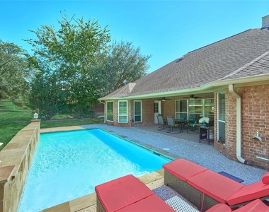 121 April Waters Drive N - Photo Thumbnail 45