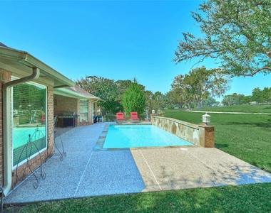 121 April Waters Drive N - Photo Thumbnail 44