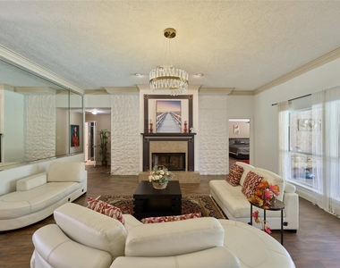 121 April Waters Drive N - Photo Thumbnail 10