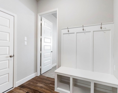 7314 Grandview Meadow Drive - Photo Thumbnail 9
