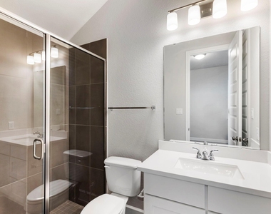 7314 Grandview Meadow Drive - Photo Thumbnail 10