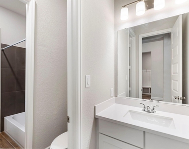 7314 Grandview Meadow Drive - Photo Thumbnail 12