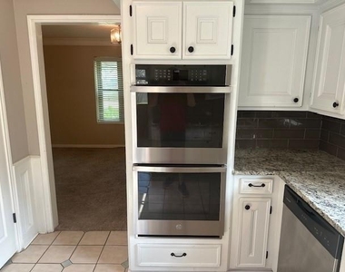 18015 Heaton Drive - Photo Thumbnail 9