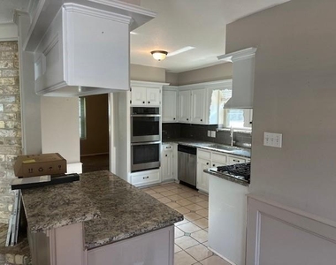 18015 Heaton Drive - Photo Thumbnail 12