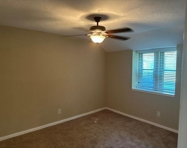 18015 Heaton Drive - Photo Thumbnail 32