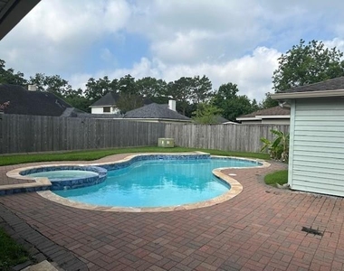 18015 Heaton Drive - Photo Thumbnail 13