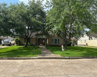 18015 Heaton Drive - Photo Thumbnail 3