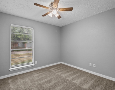 8122 Swan Meadow Lane - Photo Thumbnail 18