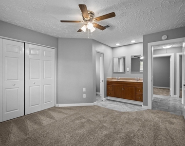 8122 Swan Meadow Lane - Photo Thumbnail 10