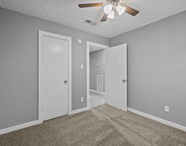 8122 Swan Meadow Lane - Photo Thumbnail 19