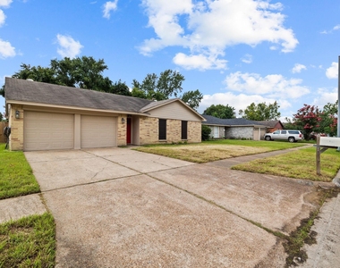 8122 Swan Meadow Lane - Photo Thumbnail 2