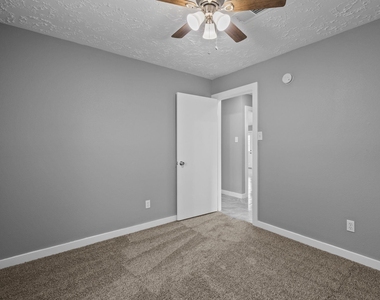 8122 Swan Meadow Lane - Photo Thumbnail 15