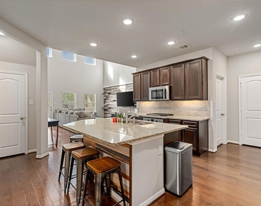 15323 Westland Gate Drive - Photo Thumbnail 5