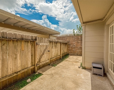 14736 Perthshire Road - Photo Thumbnail 25