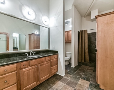 705 Main Street - Photo Thumbnail 8