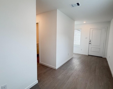 31418 Casacalenda Lane - Photo Thumbnail 3