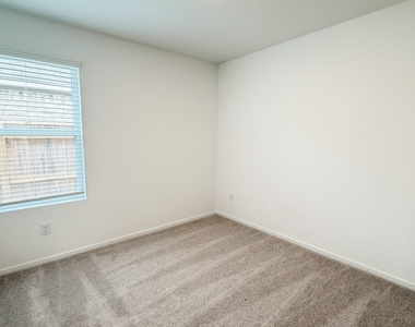 31418 Casacalenda Lane - Photo Thumbnail 17