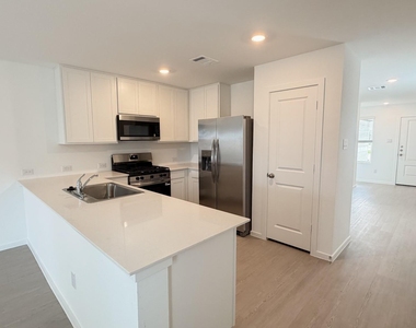 31418 Casacalenda Lane - Photo Thumbnail 5
