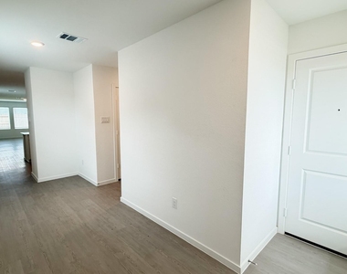 31418 Casacalenda Lane - Photo Thumbnail 2