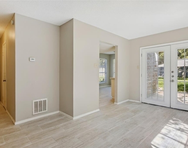 9414 Crystal Cove Circle - Photo Thumbnail 3