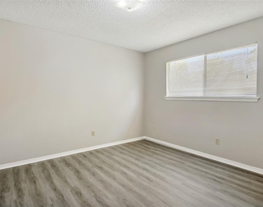 9414 Crystal Cove Circle - Photo Thumbnail 9