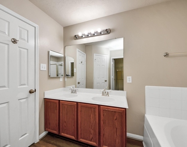 1818 Fergus Park Court - Photo Thumbnail 28