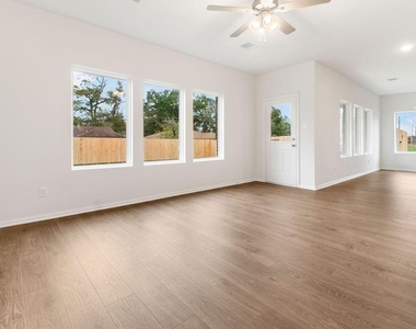 403 Magnolia Street - Photo Thumbnail 3